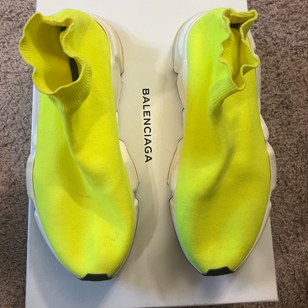Balenciaga Neon Green Runner sneakers size 8 !!